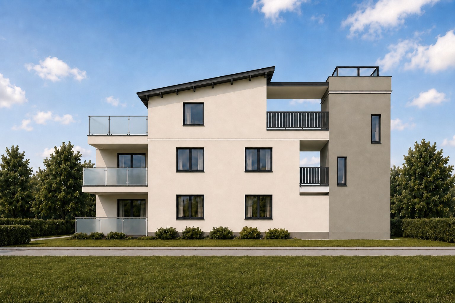 Aktuelle Südansicht des geplanten Mehrfamilienhauses in Roxheim mit heller Fassade, gläsernen Balkonbrüstungen und seitlichem Treppenhaus- und Aufzugsturm